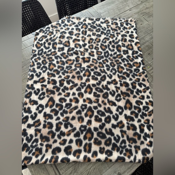 Bundle of 2 Fashion Scarves, so adorable! Great condition. - Picture 6 of 8